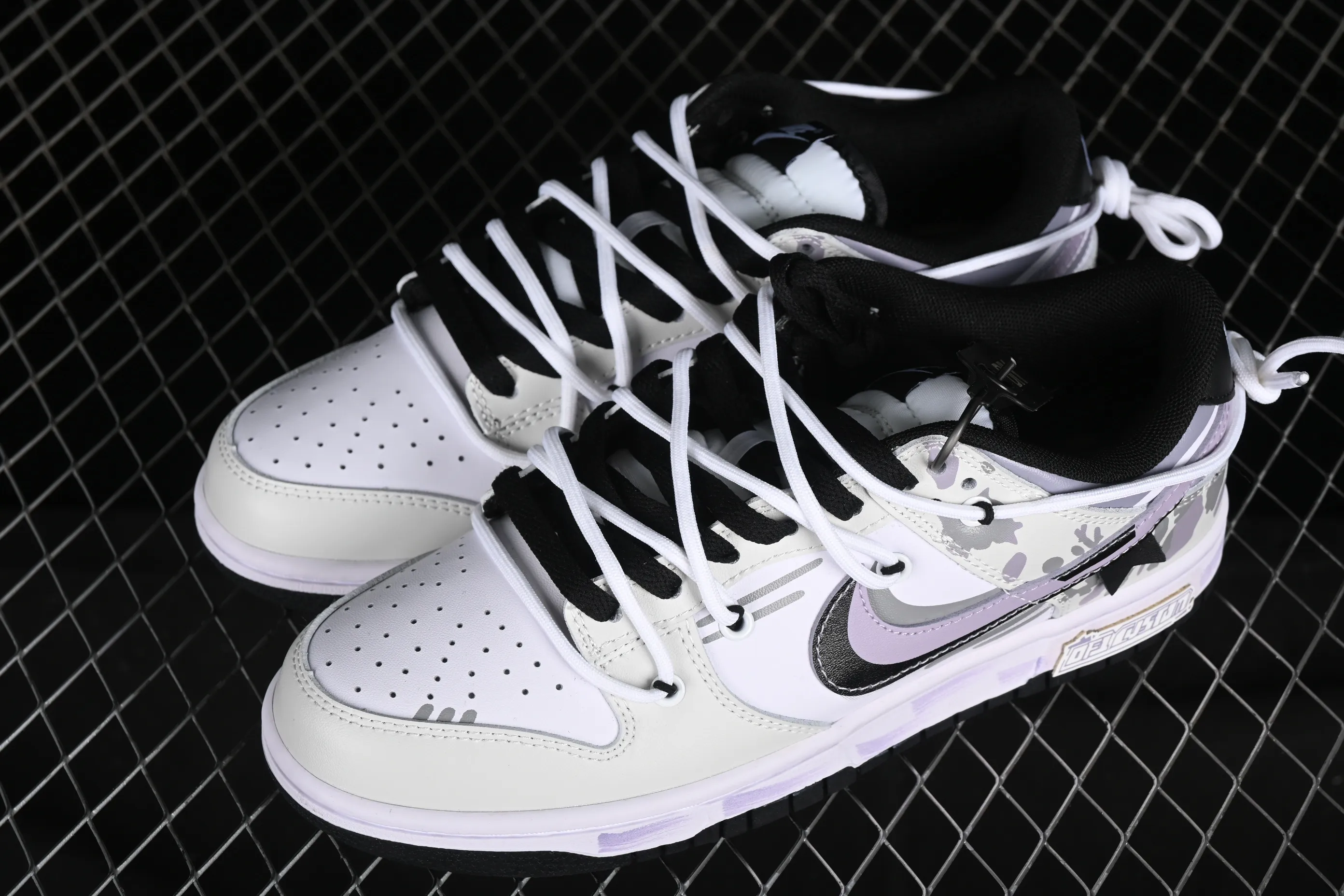 All Categories Nk SB Dunk Series Nk SB Dunk Low Low-top sneakers Nk Dunk Low Special mission camouflage Warship Simple black, white, purple and gray SB strap low-top casual sneakers DD1391-100